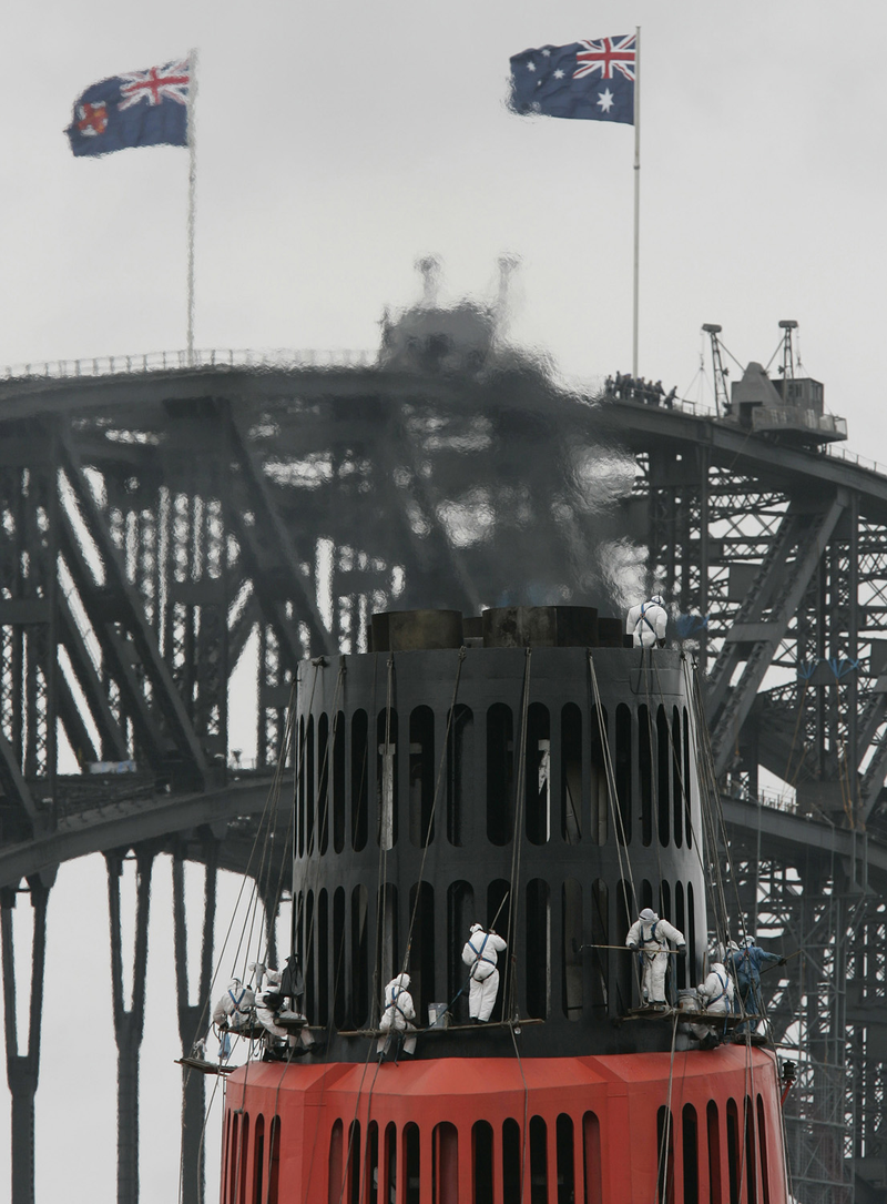 Illustration for article titled 21 Views Of Workers Struggling With Megastructures